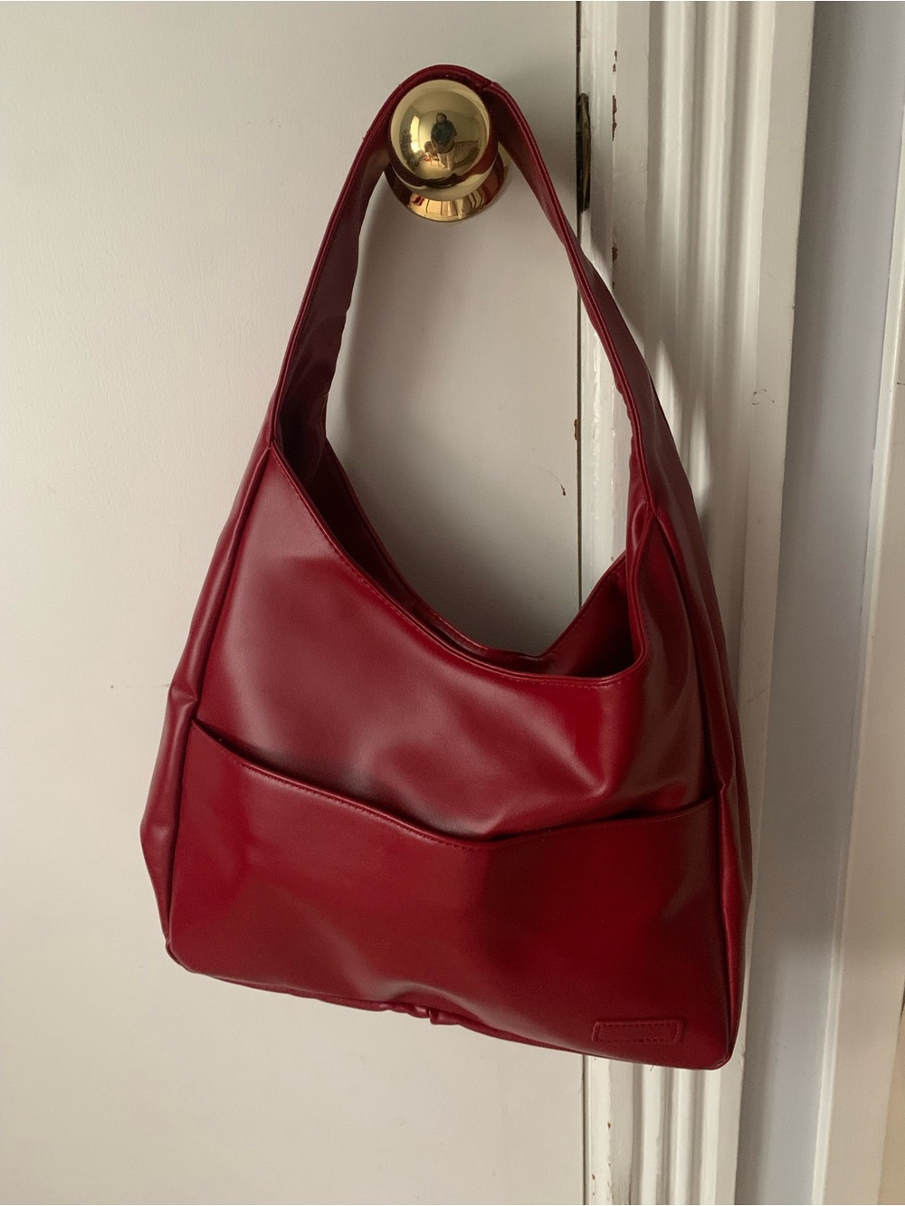 Stylish Cherry Red Shoulder Bag – Sleek Everyday Hobo